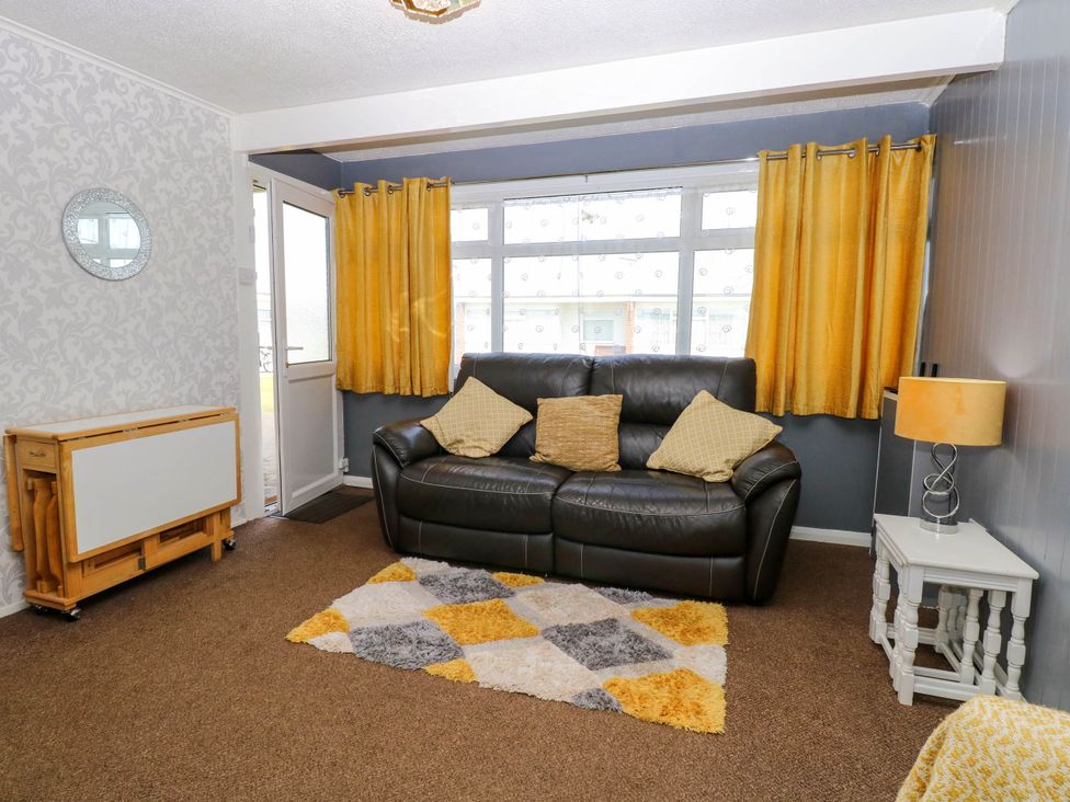 Chalet 156 - Norfolk - 1143309 - thumbnail photo 3