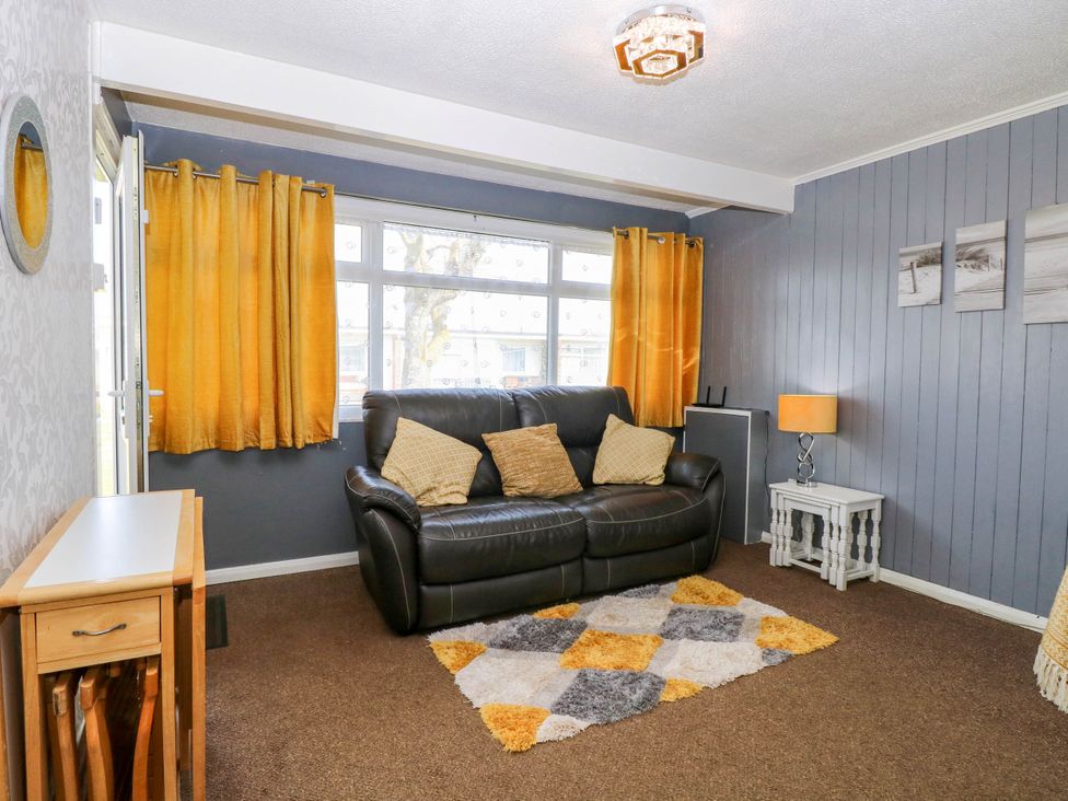 Chalet 156 - Norfolk - 1143309 - thumbnail photo 4