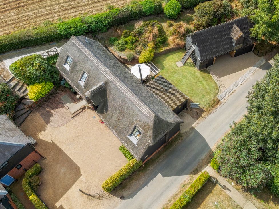 An outdoor view of a house with garden and parking area at The Hayloft Chislet near Herne Bay