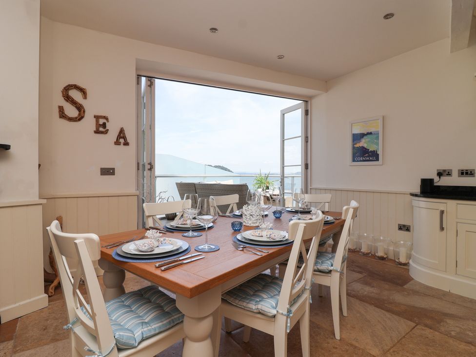 A dining area with a table and chairs at Marina