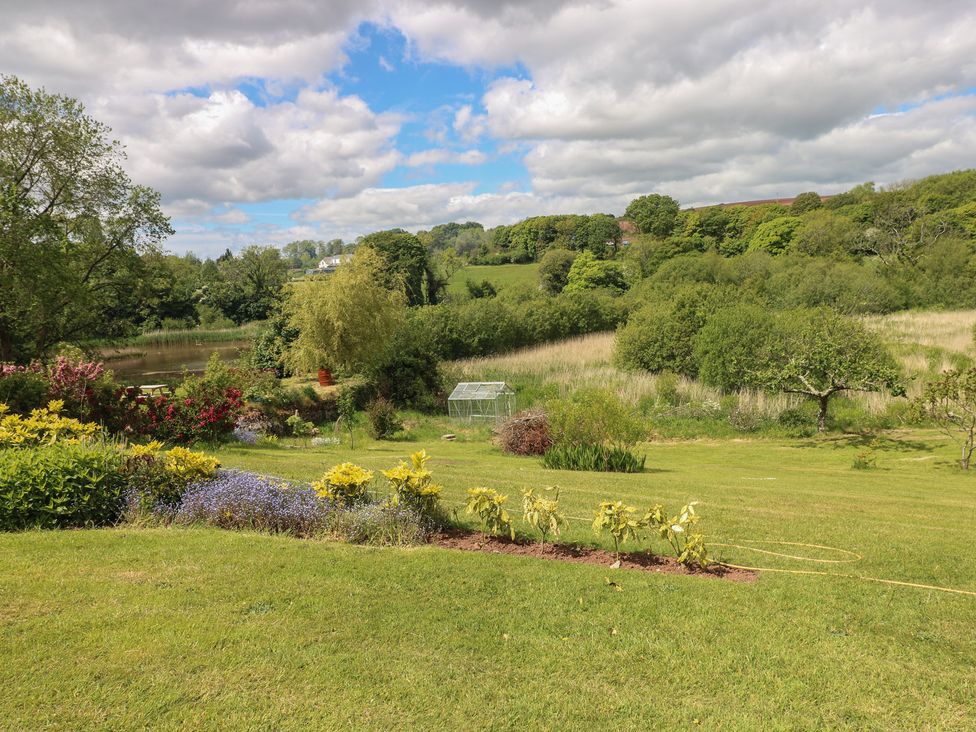 A garden with flowers and a greenhouse at Garden View in Pembroke