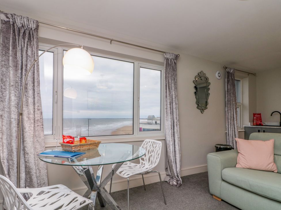 Apt 7 @ Hunter's Quay - North Yorkshire (incl. Whitby) - 1144477 - thumbnail photo 2