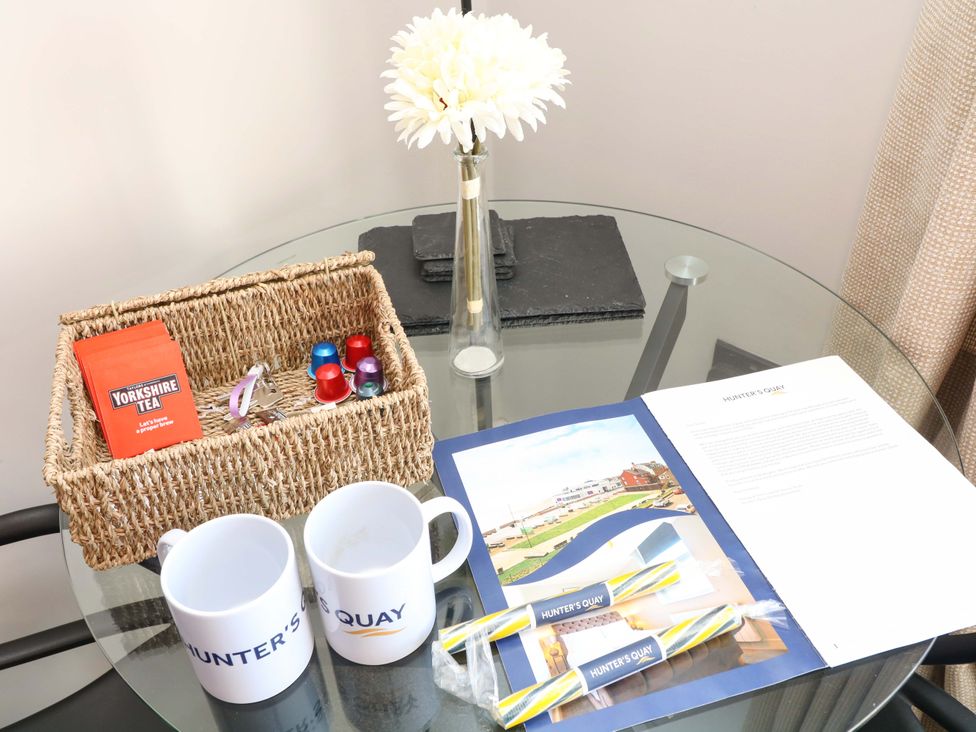 A living room with a tea basket and mugs at Apt 8 @ Hunter's Quay, Bridlington