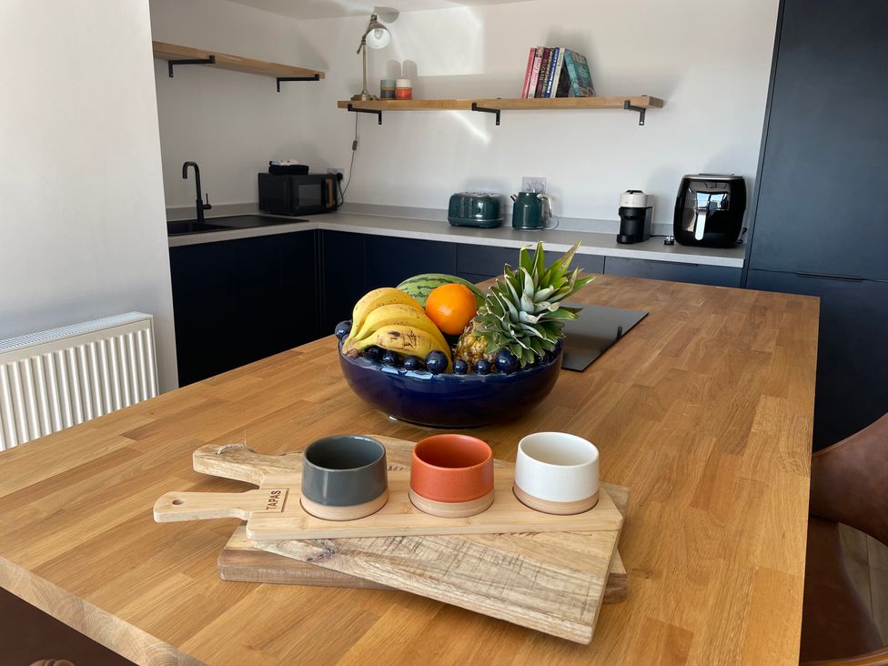 A kitchen with a fruit bowl and kitchen appliances at 6 Gwelfor Estate in Cemaes Bay