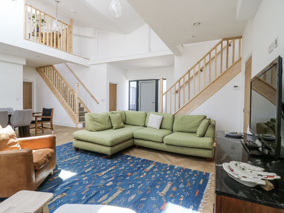 A living room with a sofa and television at Little Yeat Farm in Aylesbury