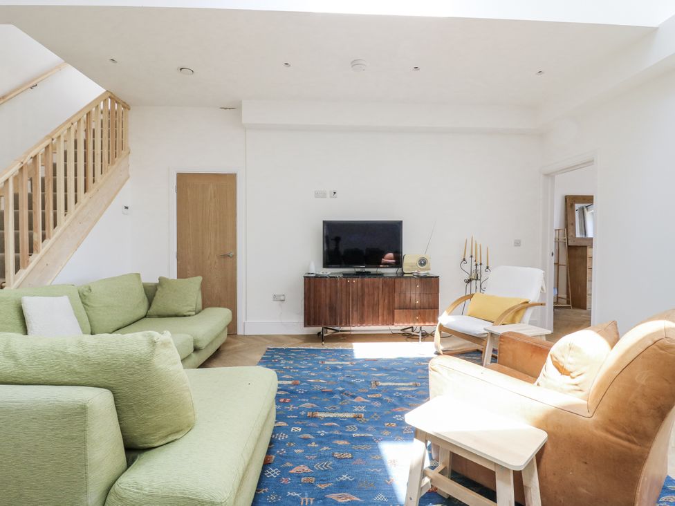 A living room with a sofa and tv unit at Little Yeat Farm (4 Bed/4 Bath) Aylesbury