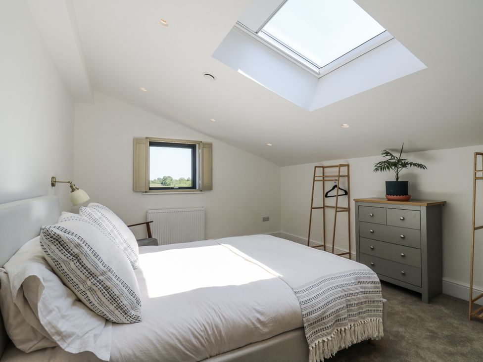 A bedroom with a bed and dresser at Little Yeat Farm (4 Bed/4 Bath) Aylesbury