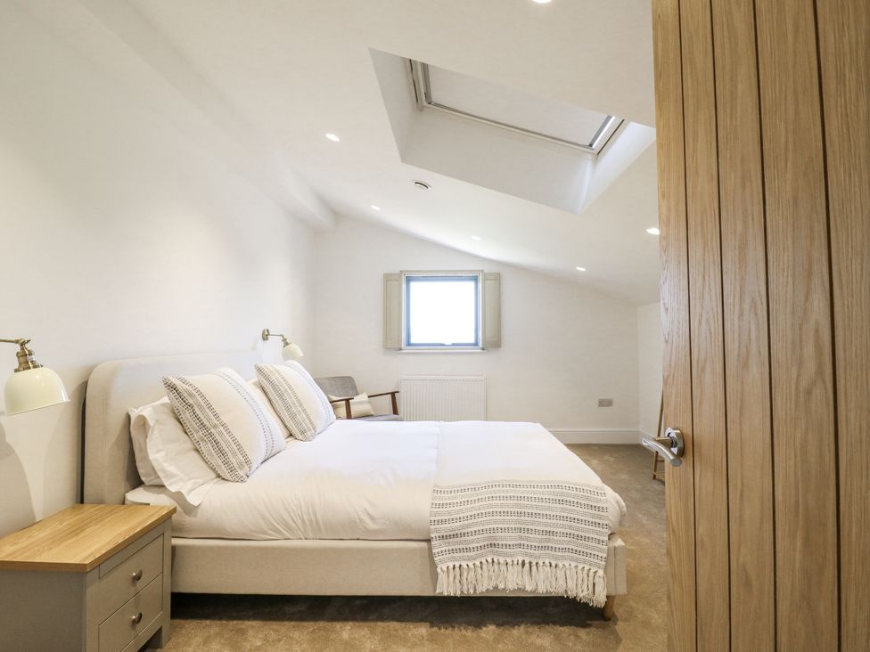 A bedroom with a bed and a window at Little Yeat Farm (4 Bed/4 Bath) Aylesbury