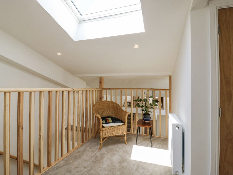 A landing area with a chair and table at Little Yeat Farm in Aylesbury