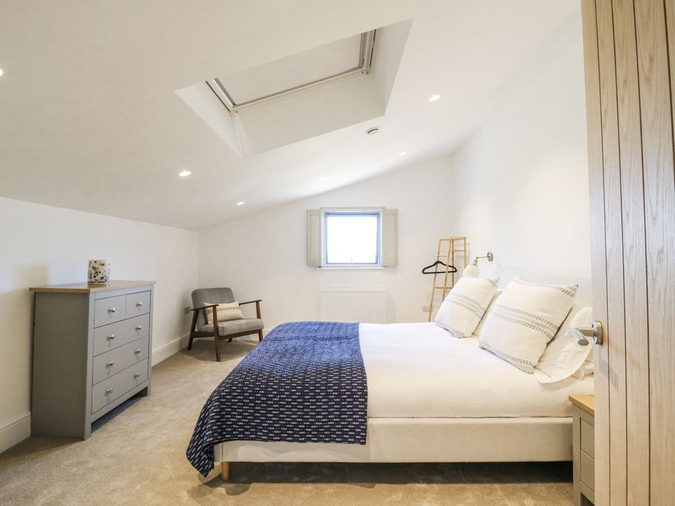 A bedroom with a bed and dresser at Little Yeat Farm (4 Bed/4 Bath) Aylesbury
