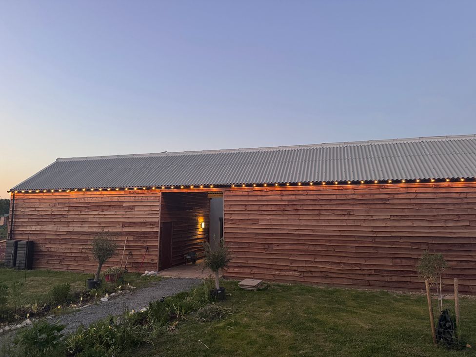 An exterior view of a barn with outdoor lighting at Number 2 The Barn House Woodham