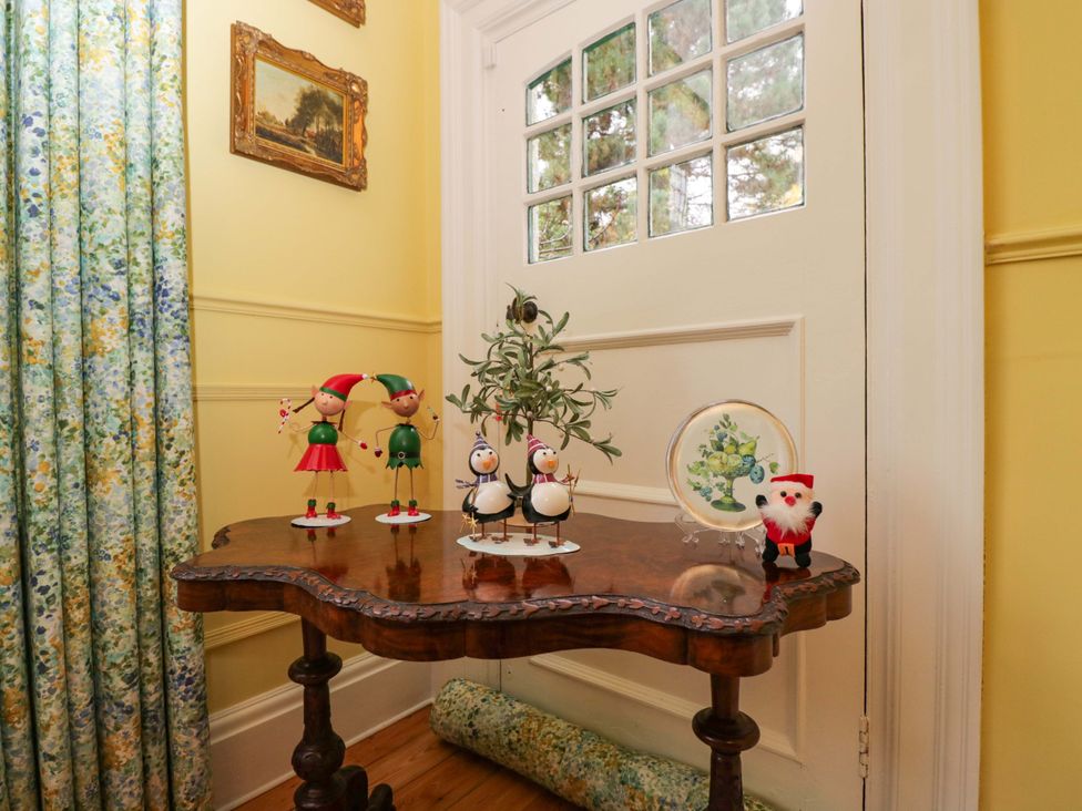 An entryway with a table and decorative items at White House