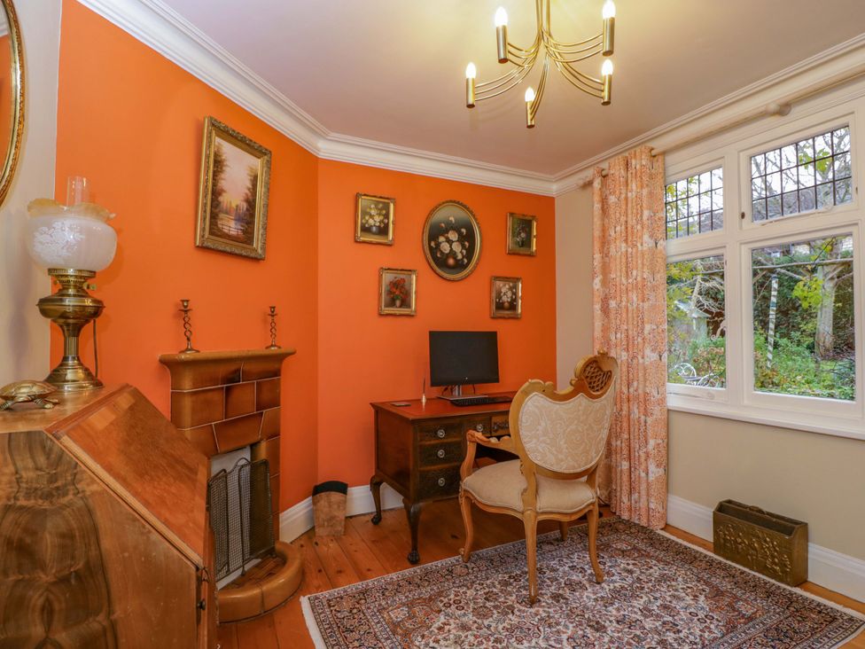 An office with a desk and computer at the White House