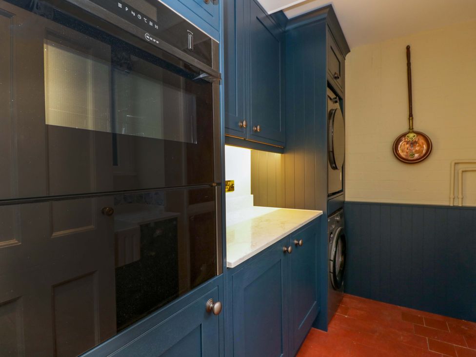 A laundry room with cabinets and appliances at White House 