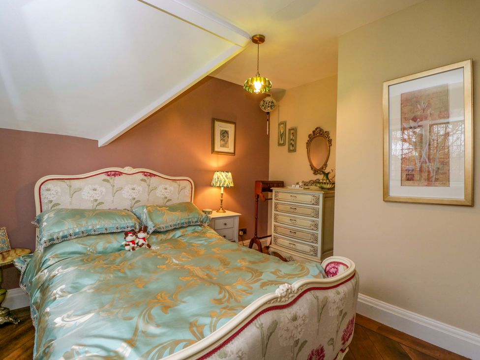 A bedroom with a bed and nightstand at White House
