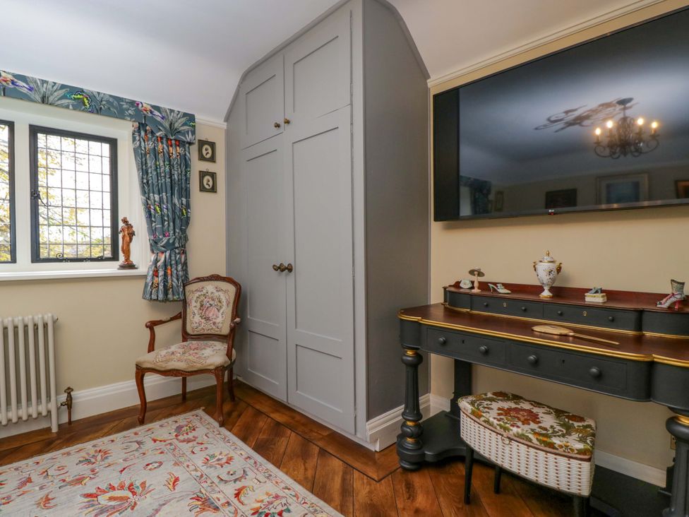 A room with a wardrobe and television at White House