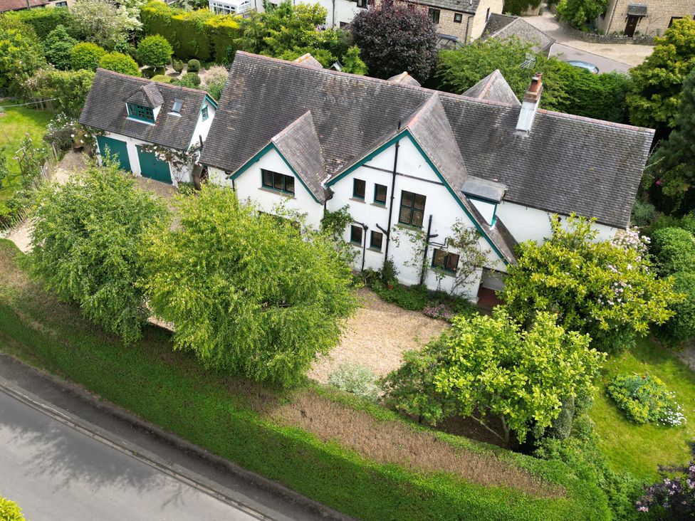 An aerial view of a house and garden at White House