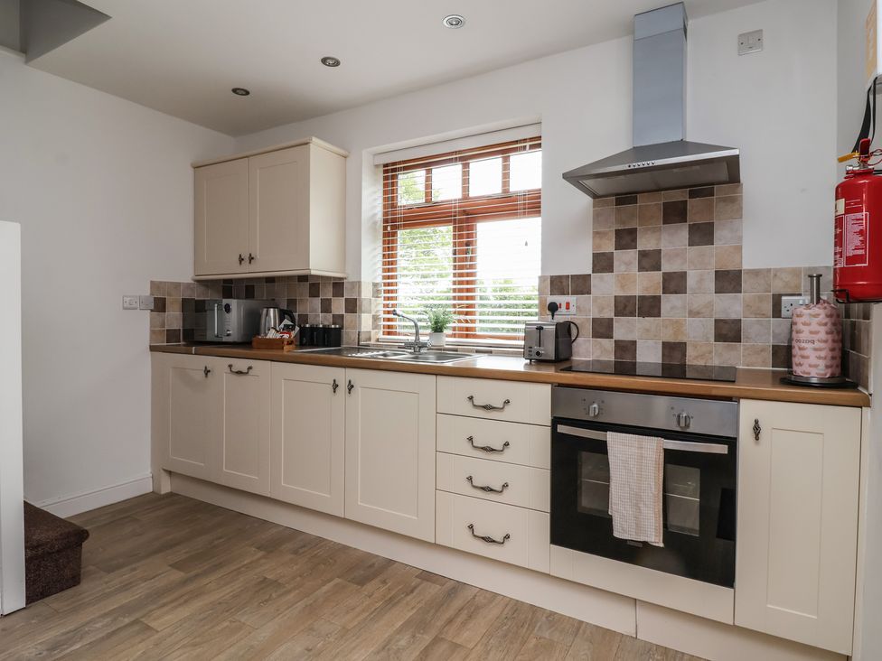 A kitchen with cabinets and appliances at Razorbill in Flamborough