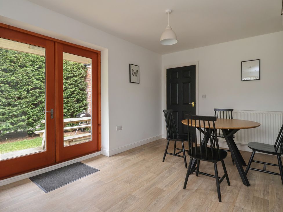 A dining room with a table and chairs at Razorbill in Flamborough