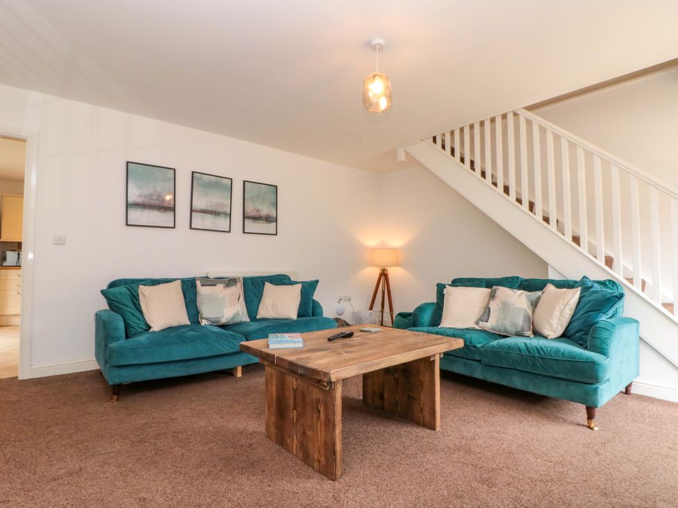 A living room with sofas and a coffee table at Kittiwake in Flamborough