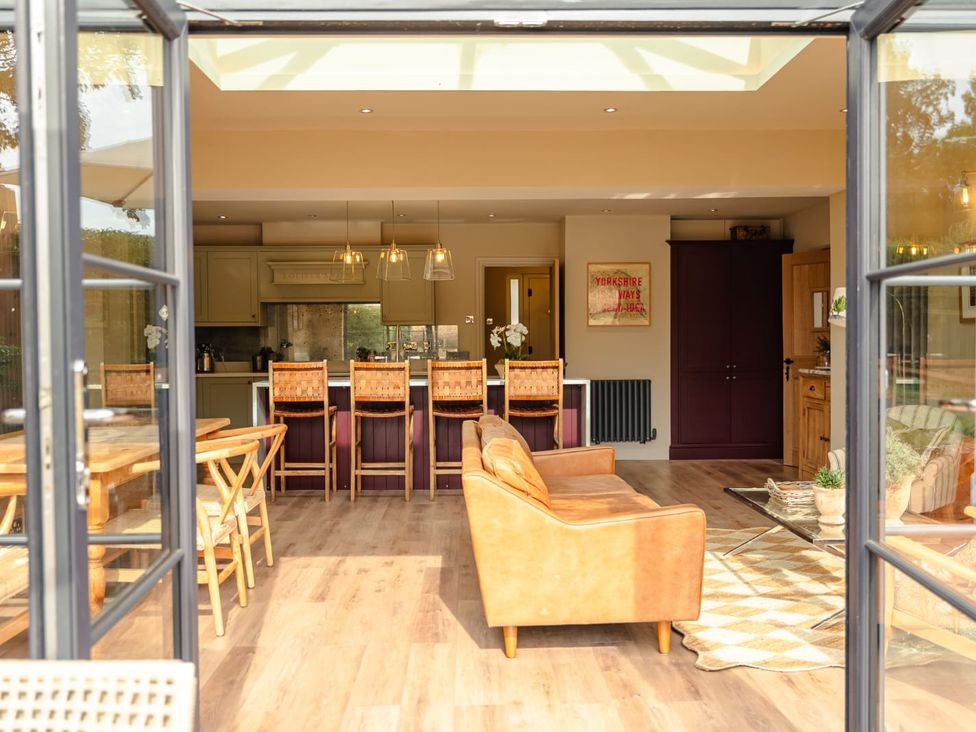 An open plan living space with kitchen and dining area at 3 Olivers View in Brandsby