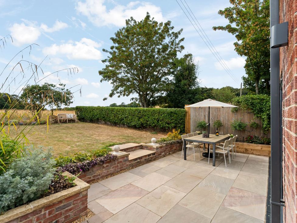 A garden patio with table and chairs at 3 Olivers View in Brandsby