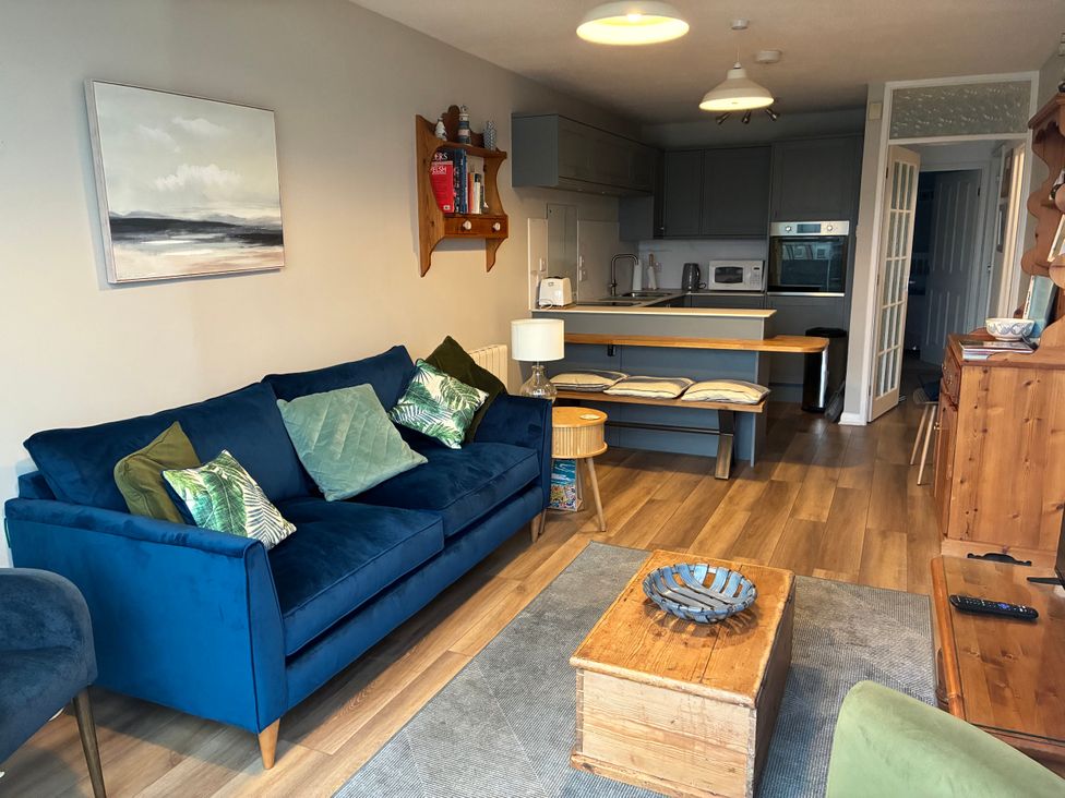 A living room with a sofa and coffee table at 9 Oakley Wharf in Porthmadog