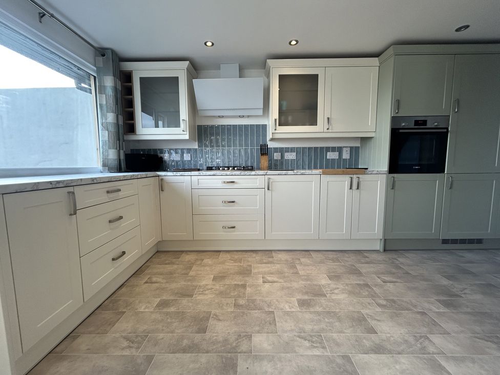 A kitchen with cabinets, stove and oven at Firm Anchor in Salcombe