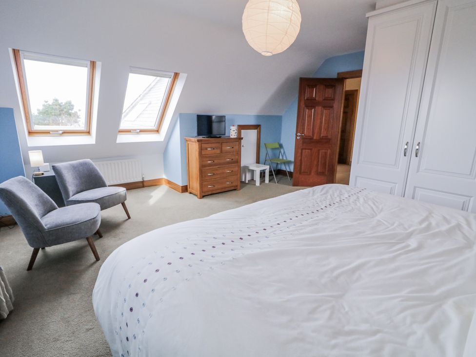 A bedroom with a bed and dresser at Cashelrehine in Falcarrheh