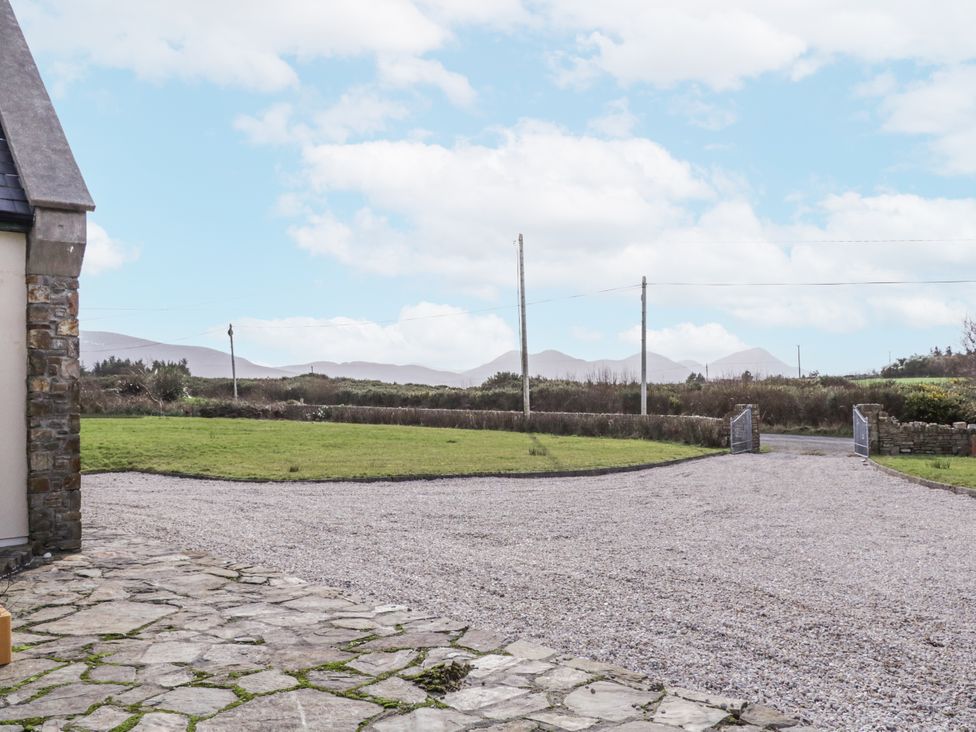 An outdoor view featuring a gravel driveway and grass area at Cashelrehine in Falcarrheh