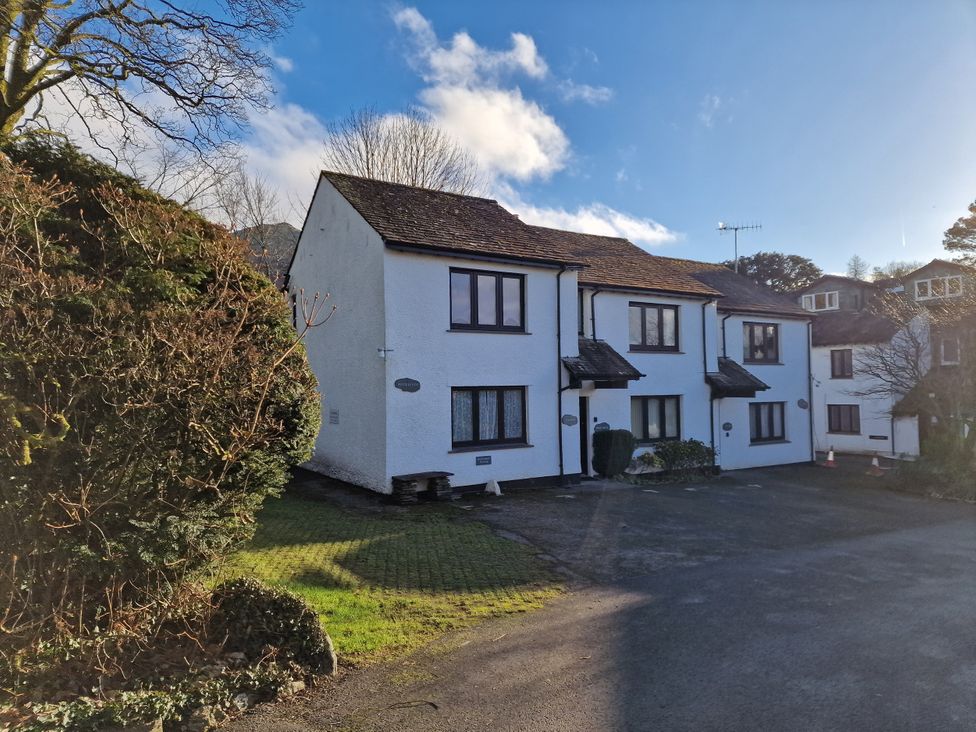 A house exterior with a driveway at Rydal Apartment Ambleside in Ambleside