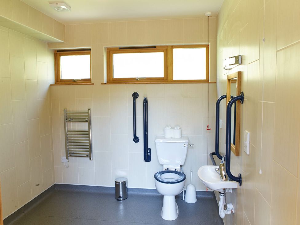 Cropton Silver Birch wheelchair accessible cabin - North Yorkshire (incl. Whitby) - 1146758 - thumbnail photo 6