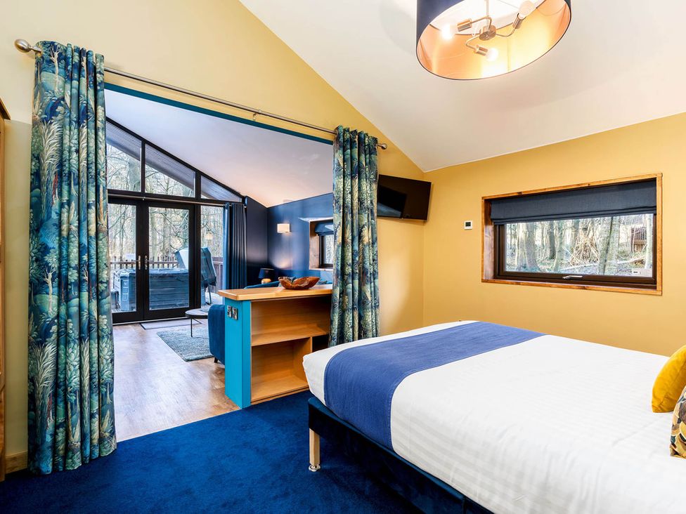 A bedroom with a bed and desk at Delamere Forest Golden Oak Hideaway Delamere Forest