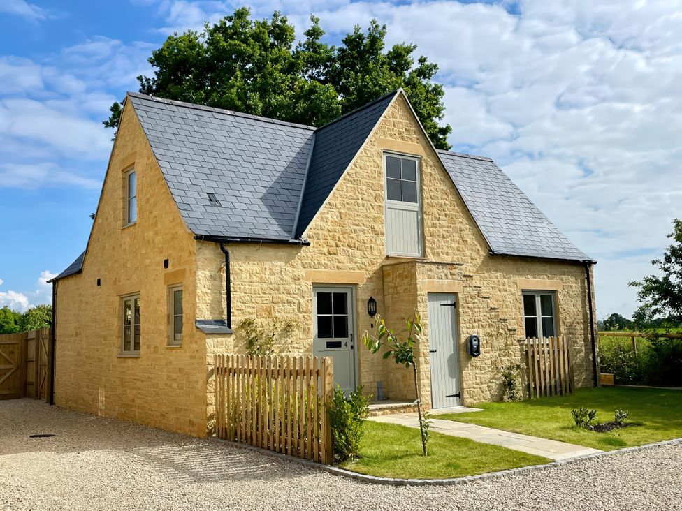 A house with a pathway and garden at 4 Wellacres Cottage Draycott near Moreton-In-Marsh