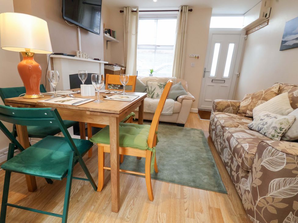 A living room with a dining area and seating at Hill View in Bala