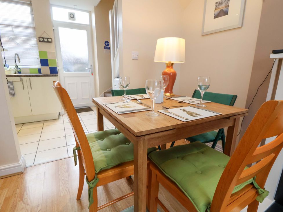 A dining room with a table and chairs at Hill View in Bala