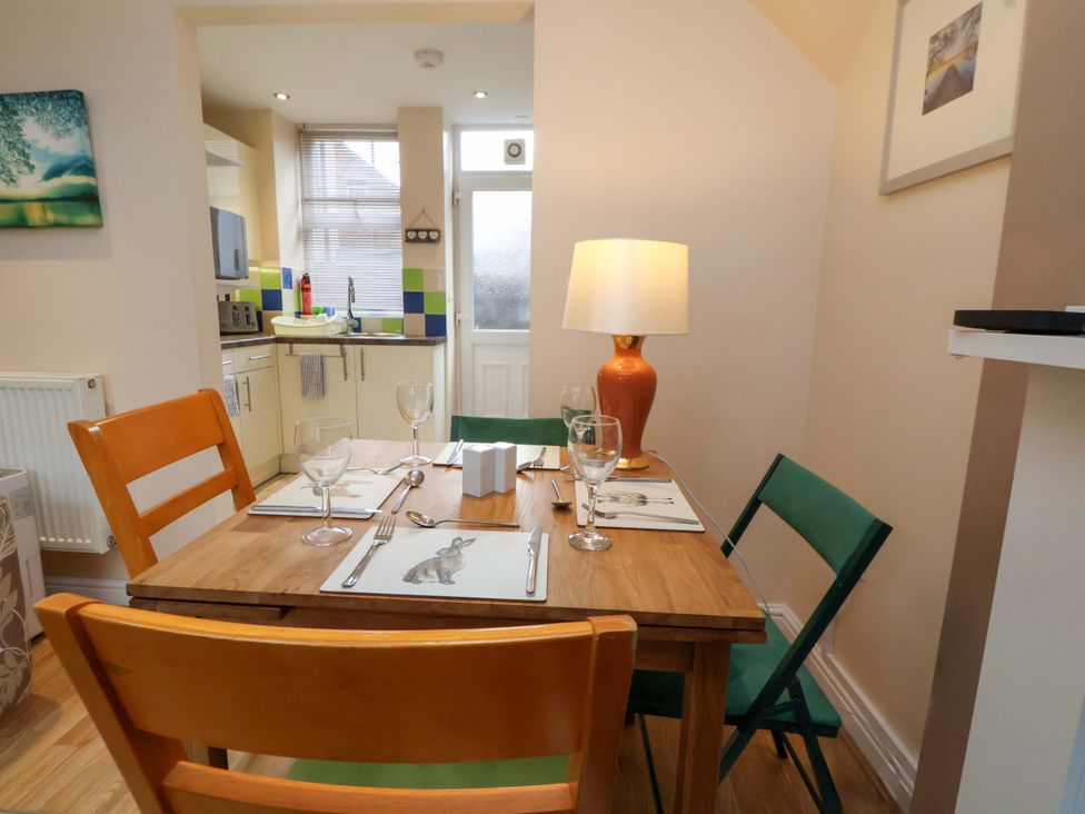 A dining room with a table and chairs at Hill View in Bala