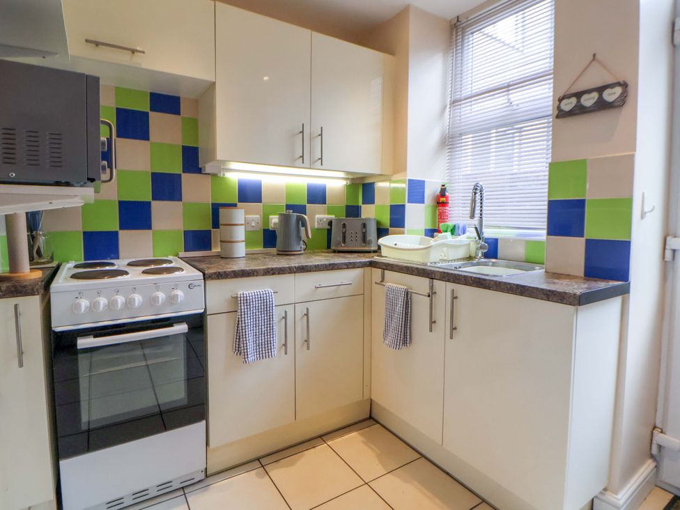 A kitchen with stove, microwave, and sink at Hill View in Bala