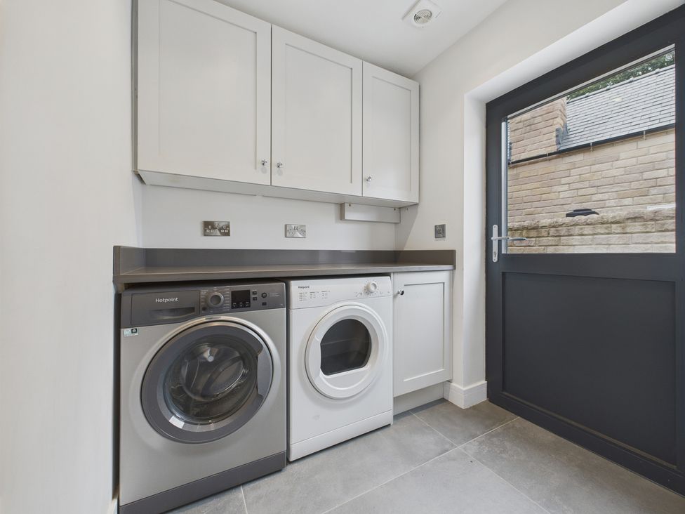 A laundry room with washing machine and dryer at Oakwood Lodge in Tansley