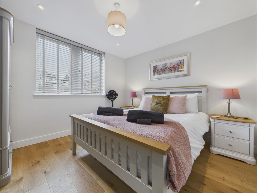 A bedroom with a bed and bedside tables at Oakwood Lodge in Tansley