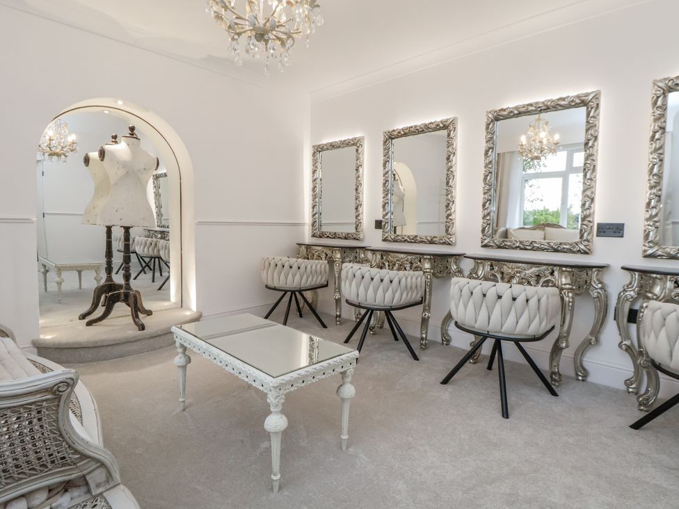 A dressing room with mirrors and seating at The House at School Farm in Hassall near Haslington