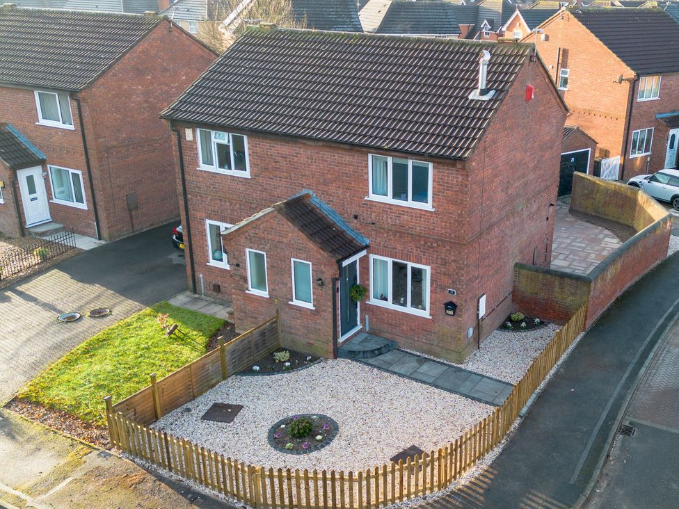 A house with a garden and fence at Deer Hill Grove in York