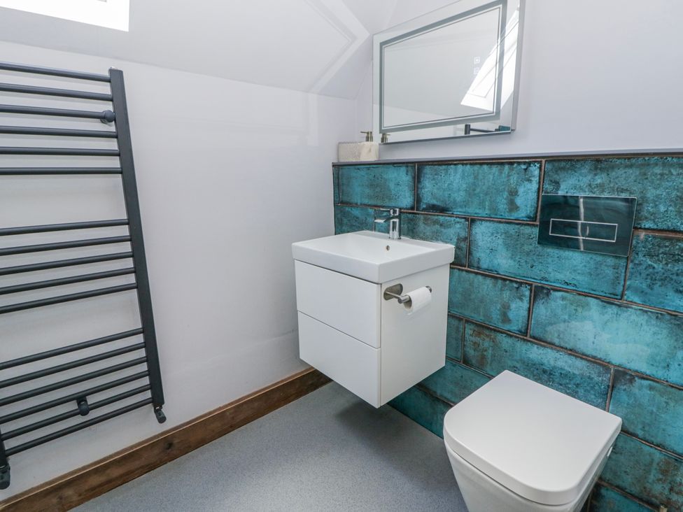 A bathroom with a sink and toilet at Valley View Hideaway Ffostrasol