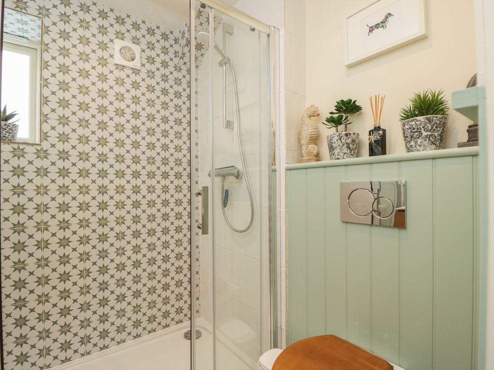 A bathroom with a shower and toilet at The Little Loft in Burford