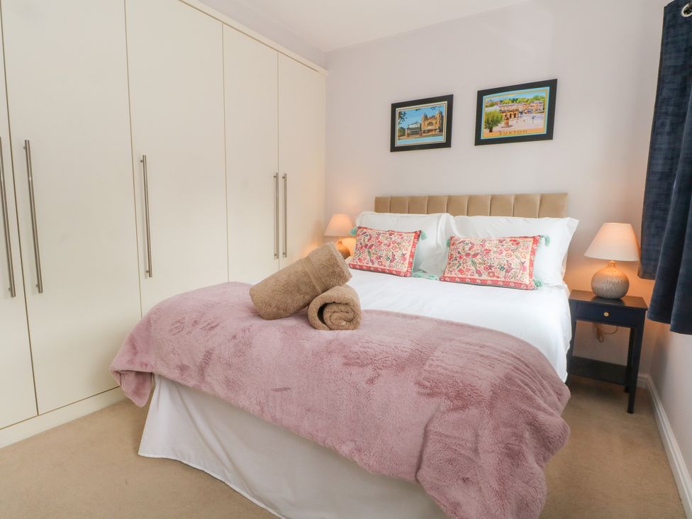 A bedroom with a bed and wardrobe at Woodland View Buxton