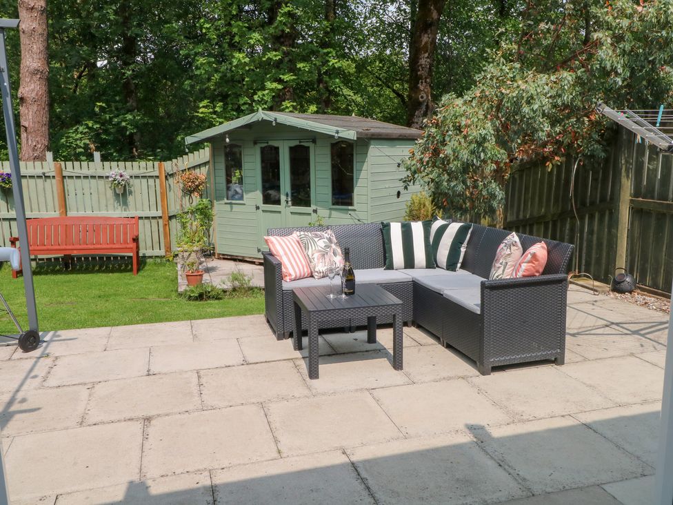 A garden with seating area and shed at Woodland View in Buxton