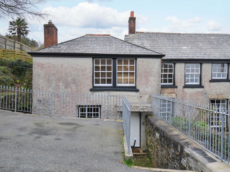 A building with windows and a fence at Jolly Crabber in Porthpean near St Austell