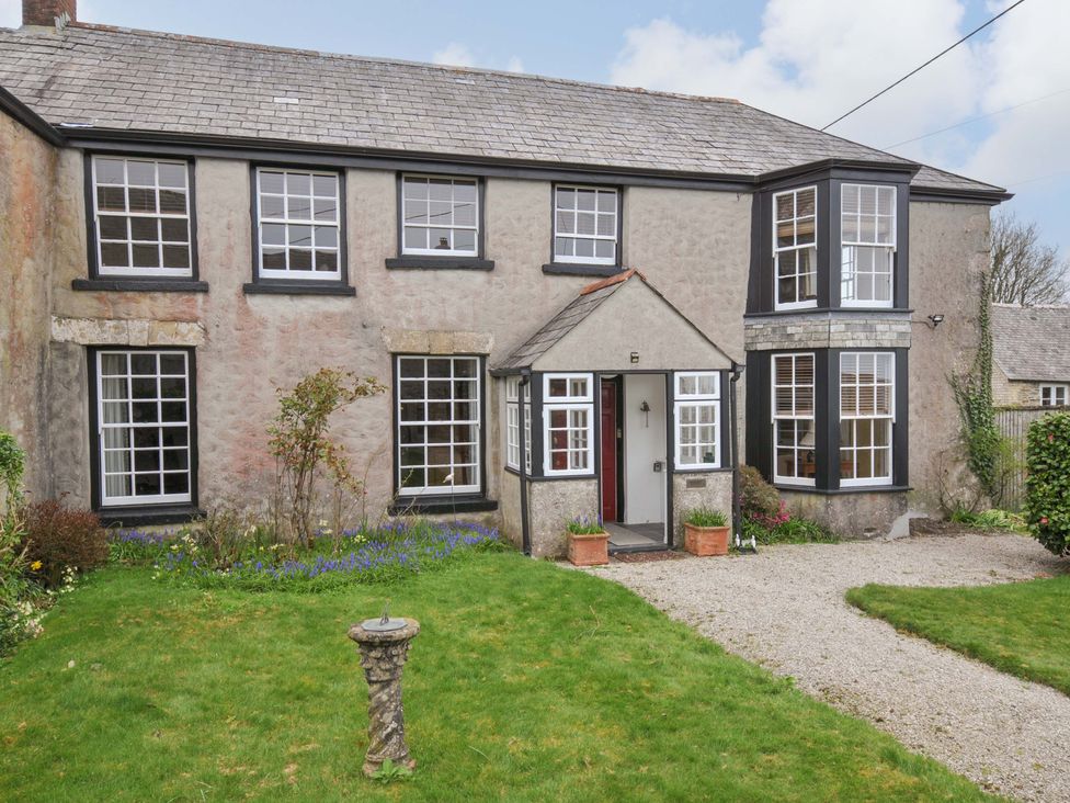 A house with garden and pathway at Smugglers in Porthpean near St Austell