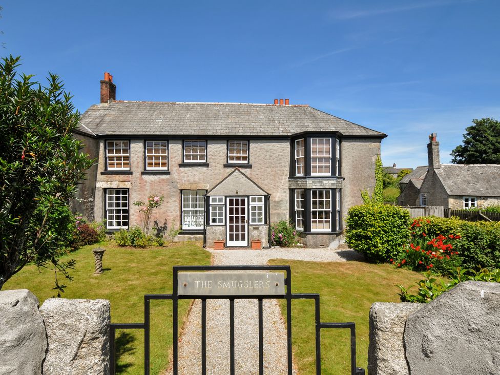 A house with garden and gate at Smugglers in Porthpean near St Austell