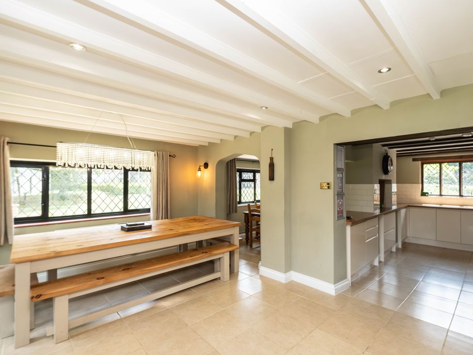 A kitchen with a dining table and chairs at Gildridge Whitesmith near East Hoathly